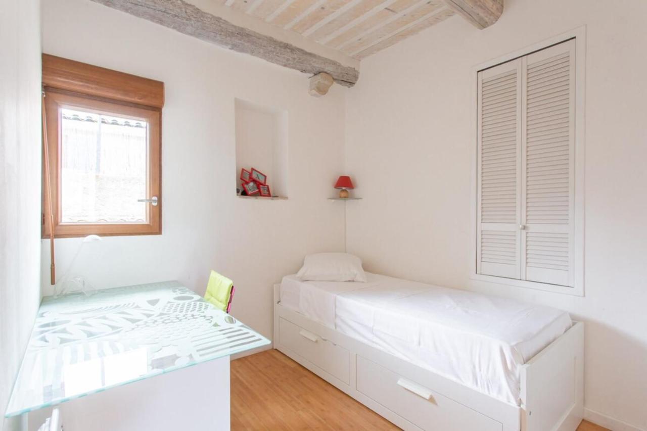 2-Star Apartment Close To Beaches And All Amenities 昂蒂布 外观 照片